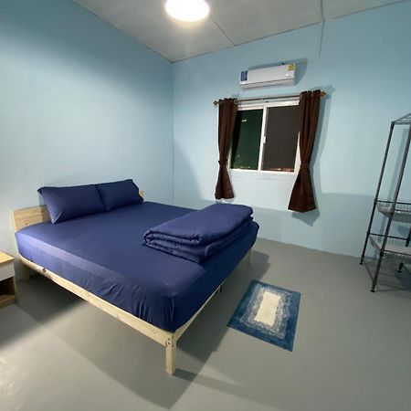 Love Cnx Guesthouse Chiang Mai Bagian luar foto