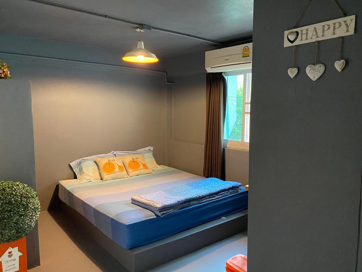 Love Cnx Guesthouse Chiang Mai Bagian luar foto