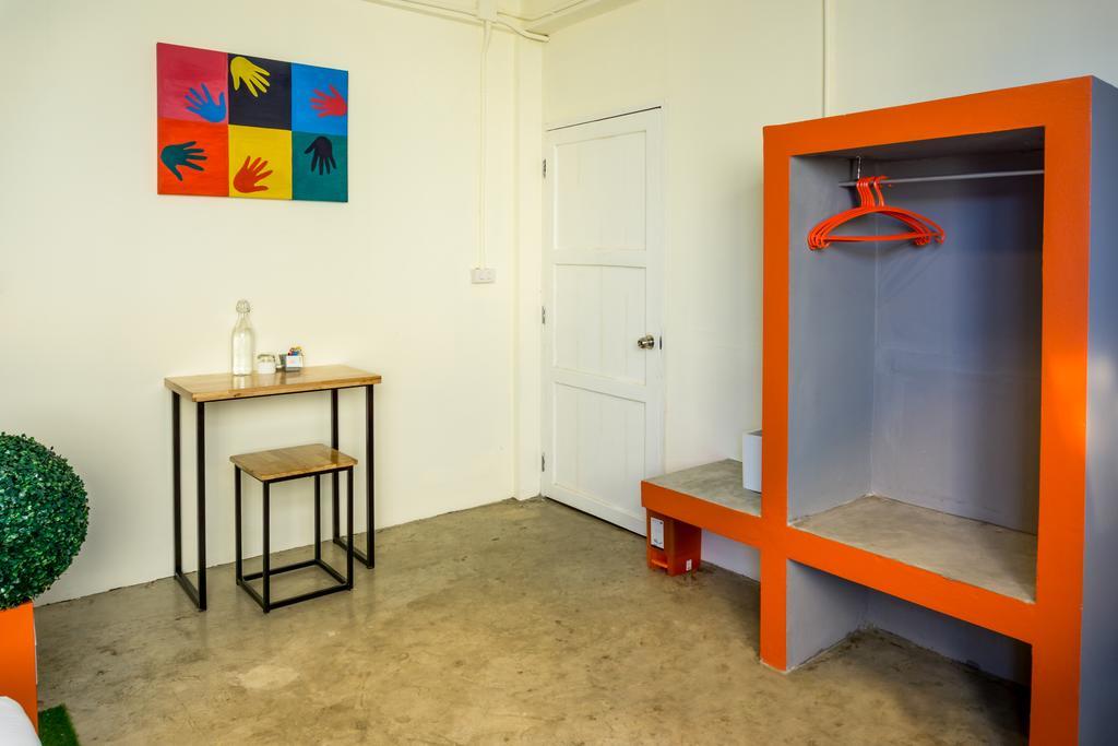 Love Cnx Guesthouse Chiang Mai Bagian luar foto
