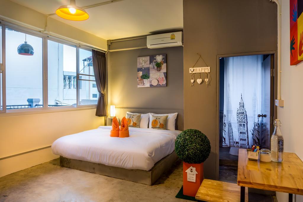 Love Cnx Guesthouse Chiang Mai Bagian luar foto