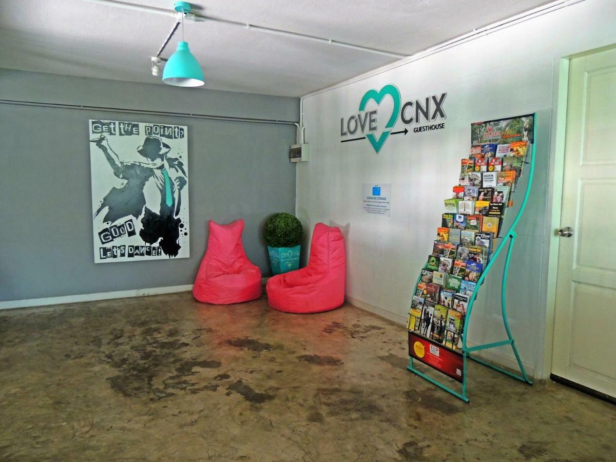 Love Cnx Guesthouse Chiang Mai Bagian luar foto