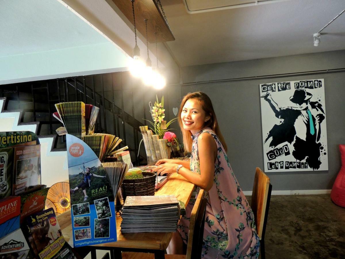 Love Cnx Guesthouse Chiang Mai Bagian luar foto