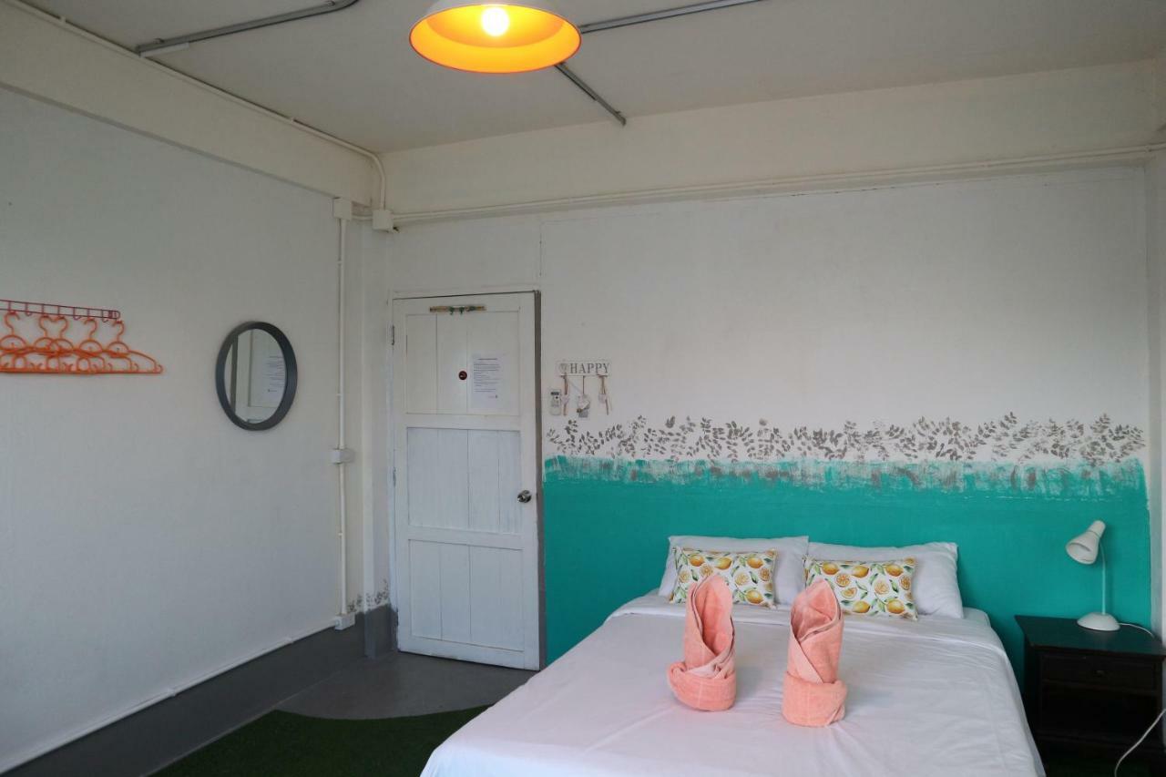 Love Cnx Guesthouse Chiang Mai Bagian luar foto