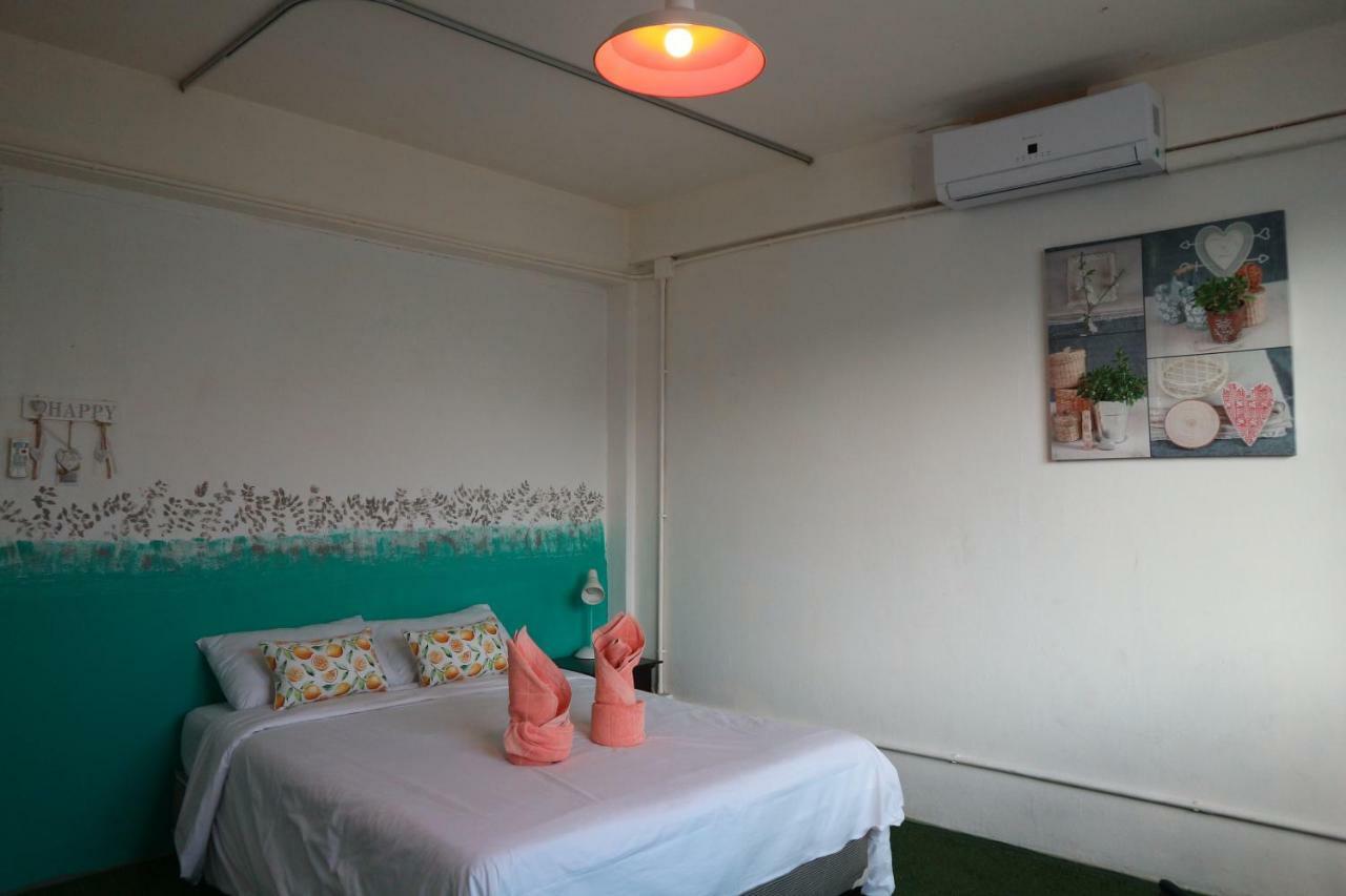 Love Cnx Guesthouse Chiang Mai Bagian luar foto